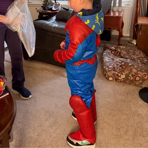 Marvel 3D Spider-Man Kids Costume - Picture 10 of 10